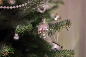 silberne-Nuss-Christbaumschmuck